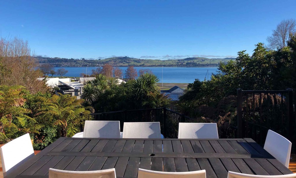 Bayview Lake Taupo Lakeside