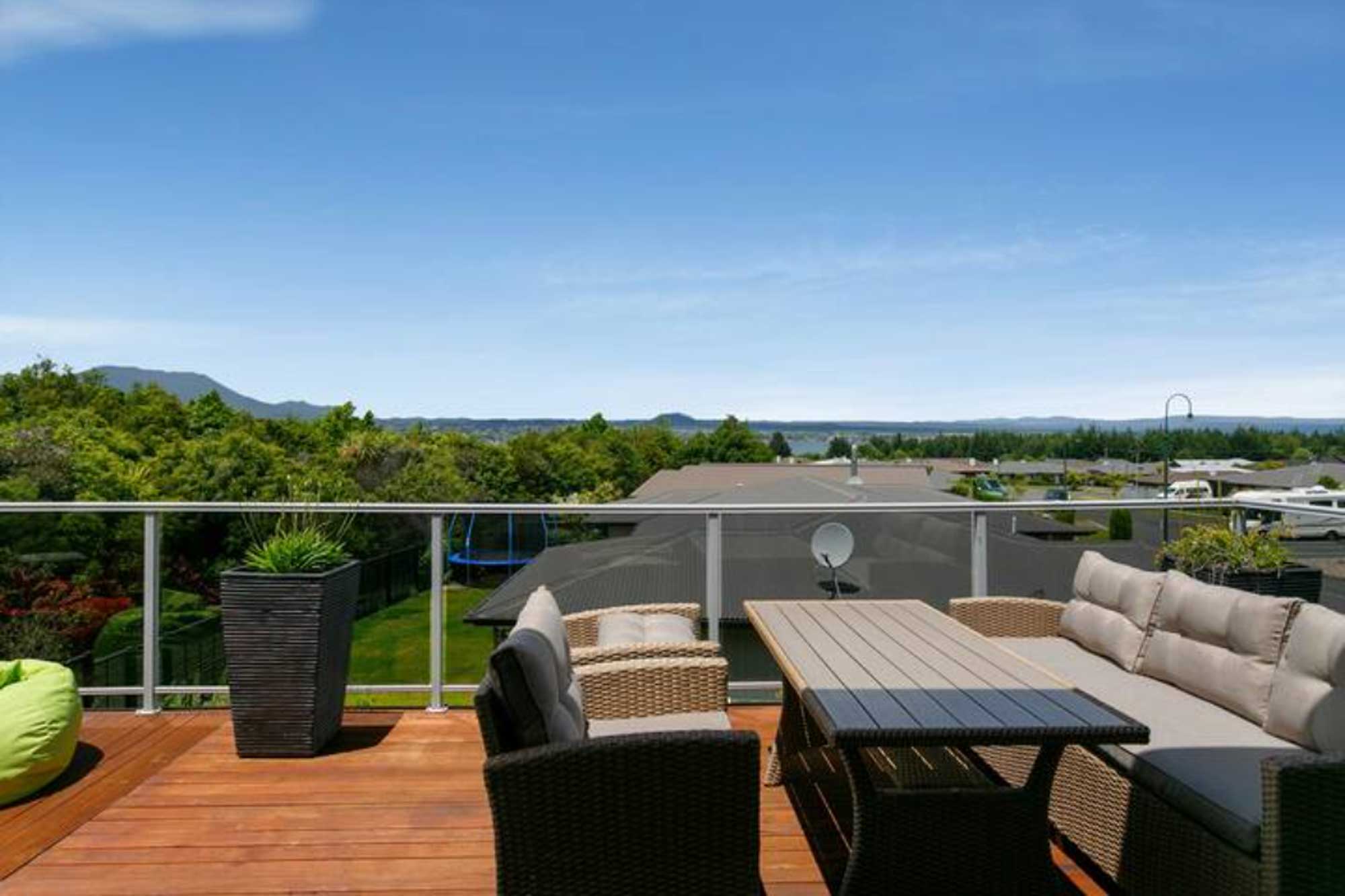 ViewsOverTaupo21 Lakeside